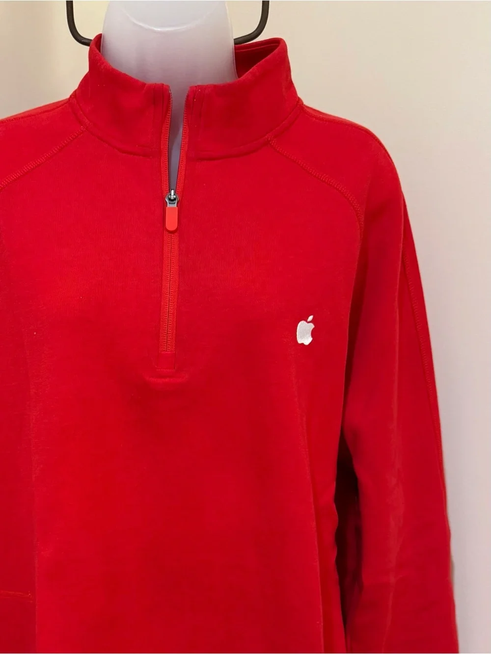 NEW APPLE STORE LOGO EMPLOYEES ONLY ¼ ZIP SWEATSHIRT IN BRIGHT RED UNISEX LARGE